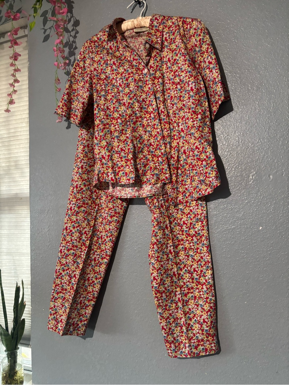 Susan Bristol Casuals Red Floral 2-Piece Set | Size 6